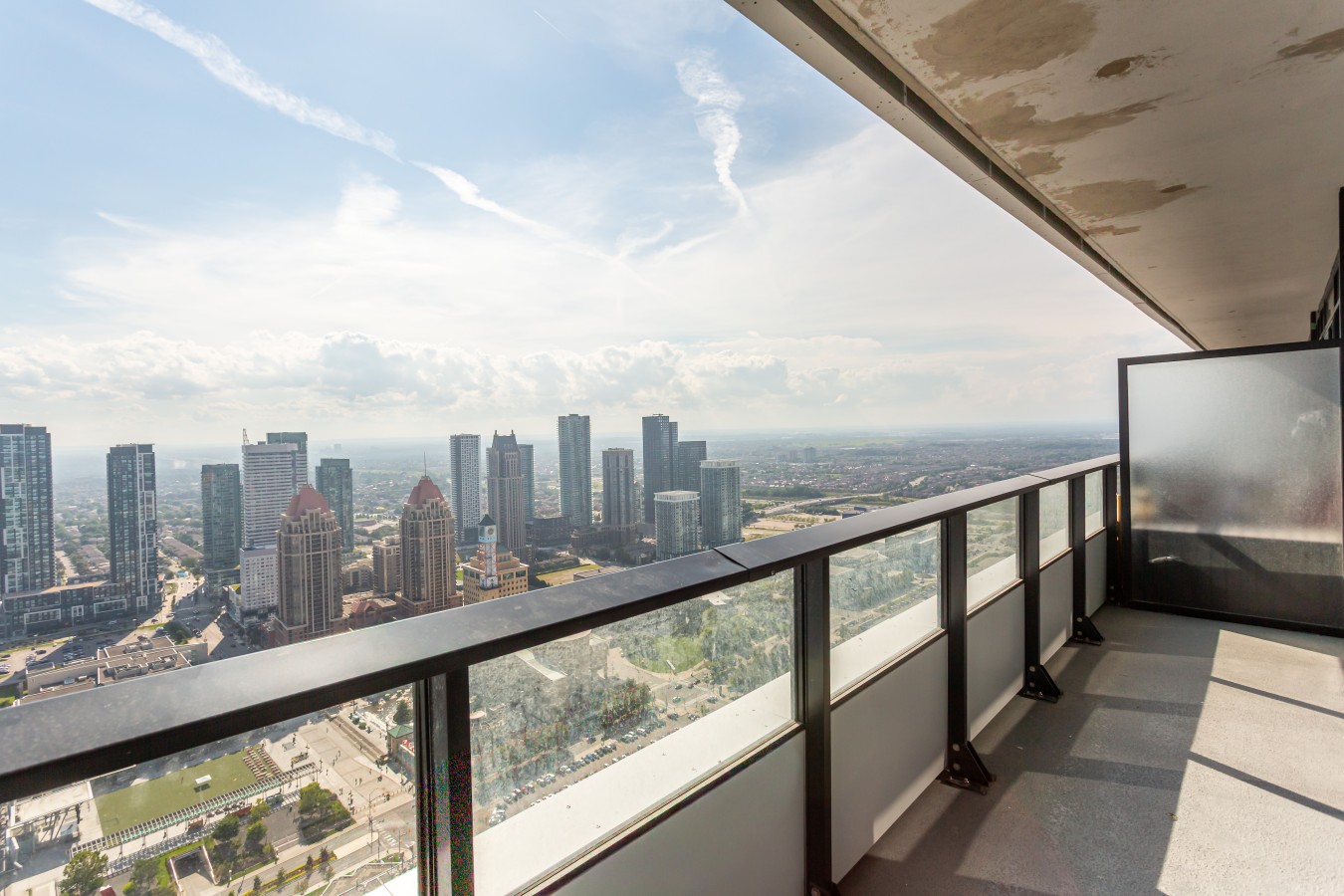 Sunset Retreat | 2BR/2BA | CN Tower View + Parking — furnished suite photo 26 in Mississauga