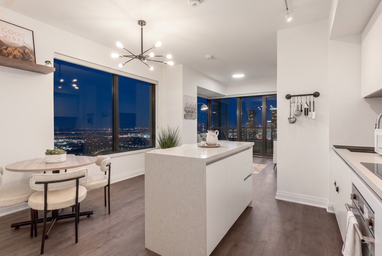Sunset Retreat | 2BR/2BA | CN Tower View + Parking — furnished suite photo 51 in Mississauga