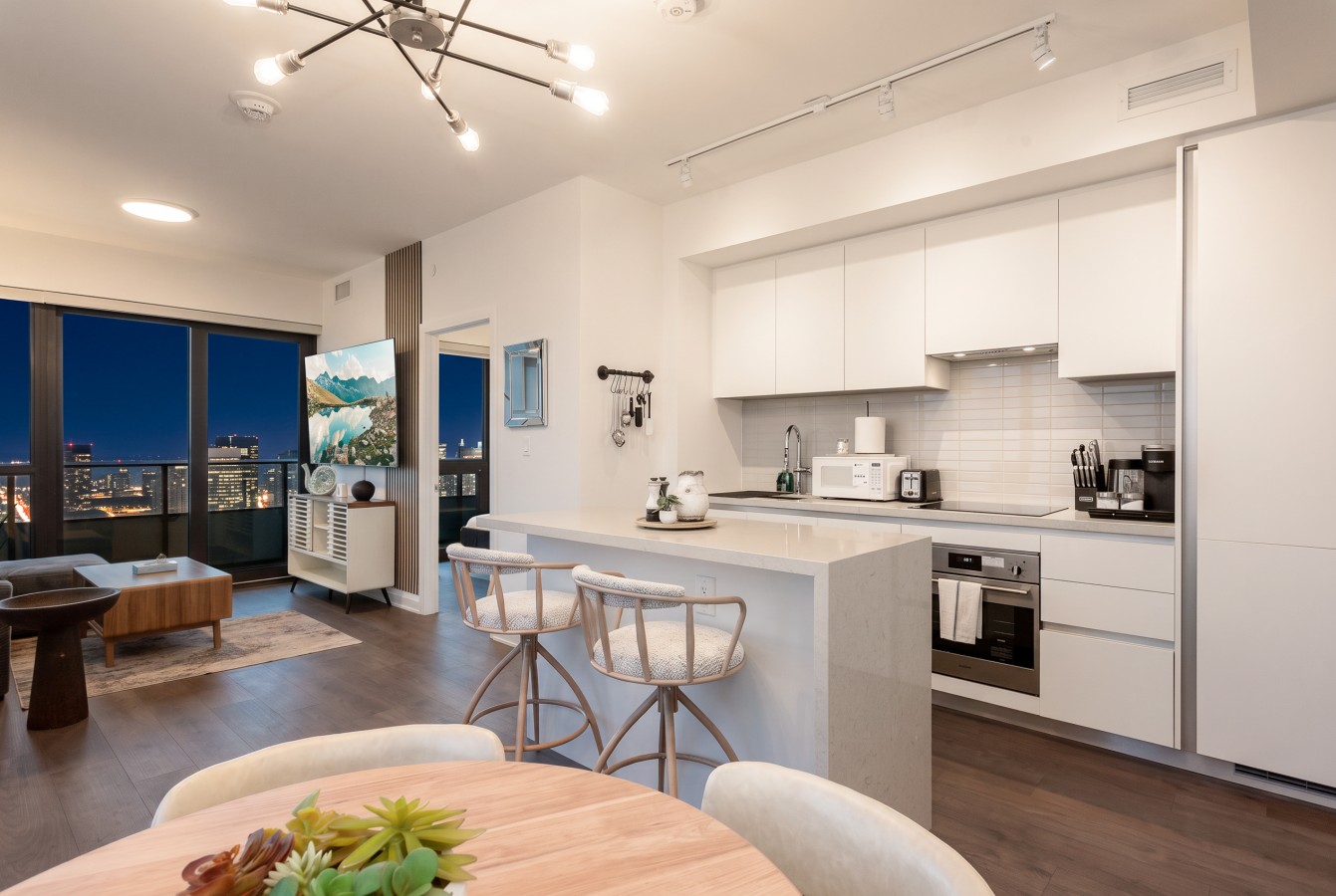 Sunset Retreat | 2BR/2BA | CN Tower View + Parking — furnished suite photo 50 in Mississauga