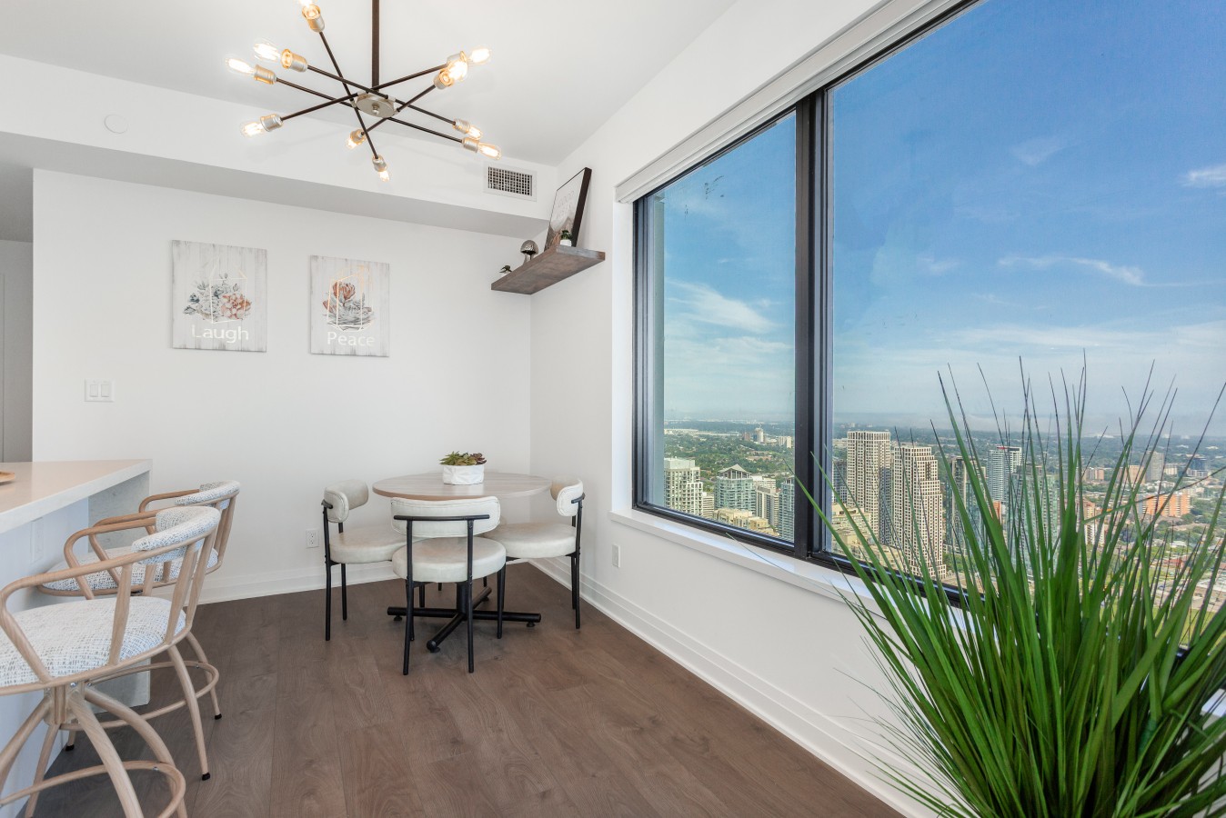 Sunset Retreat | 2BR/2BA | CN Tower View + Parking — furnished suite photo 32 in Mississauga
