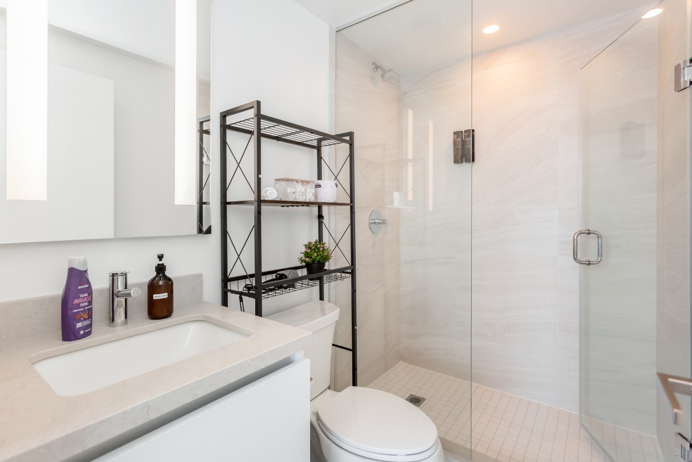 Sunset Retreat | 2BR/2BA | CN Tower View + Parking — furnished suite photo 14 in Mississauga
