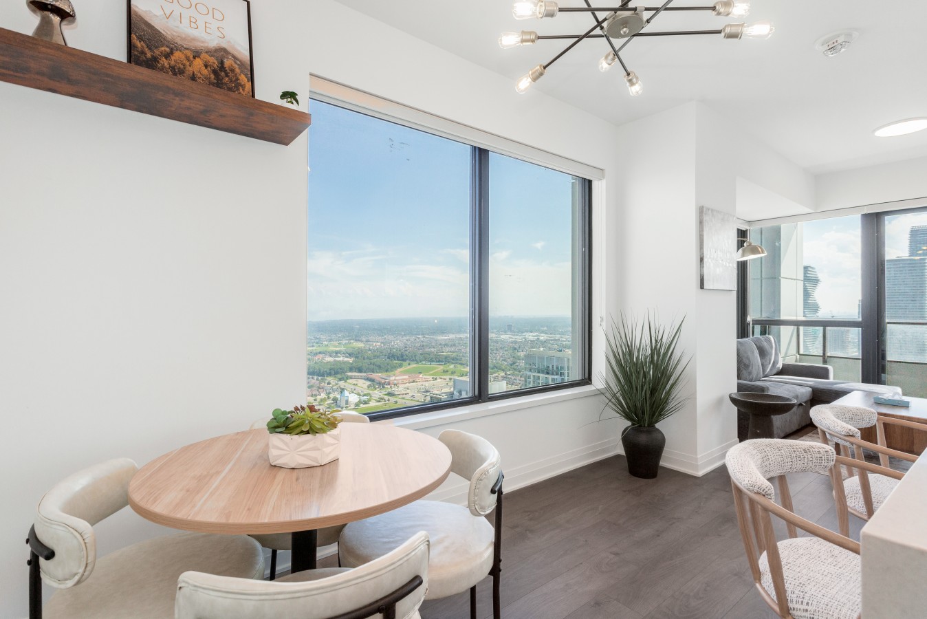 Sunset Retreat | 2BR/2BA | CN Tower View + Parking — furnished suite photo 15 in Mississauga