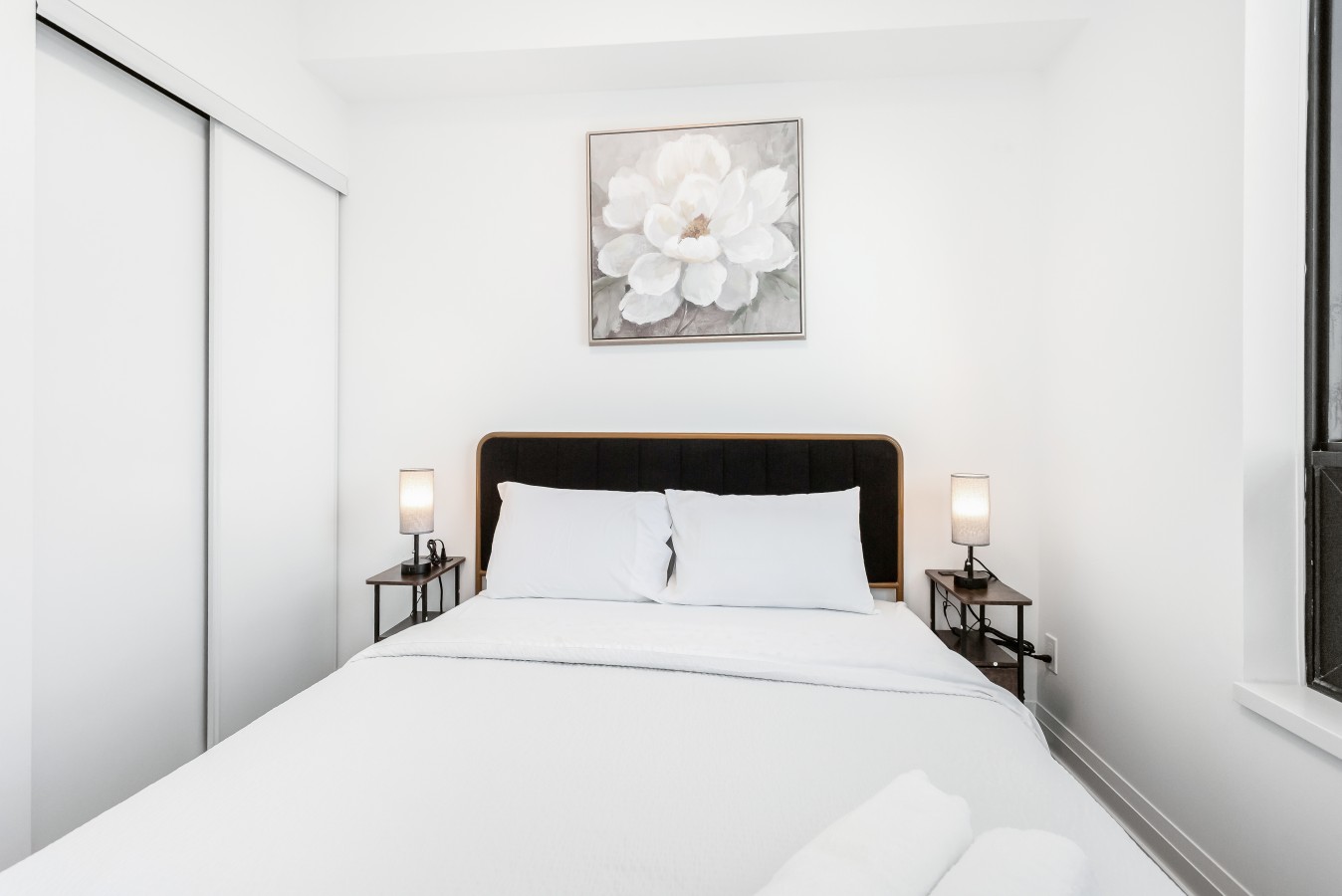 Sunset Retreat | 2BR/2BA | CN Tower View + Parking — furnished suite photo 40 in Mississauga