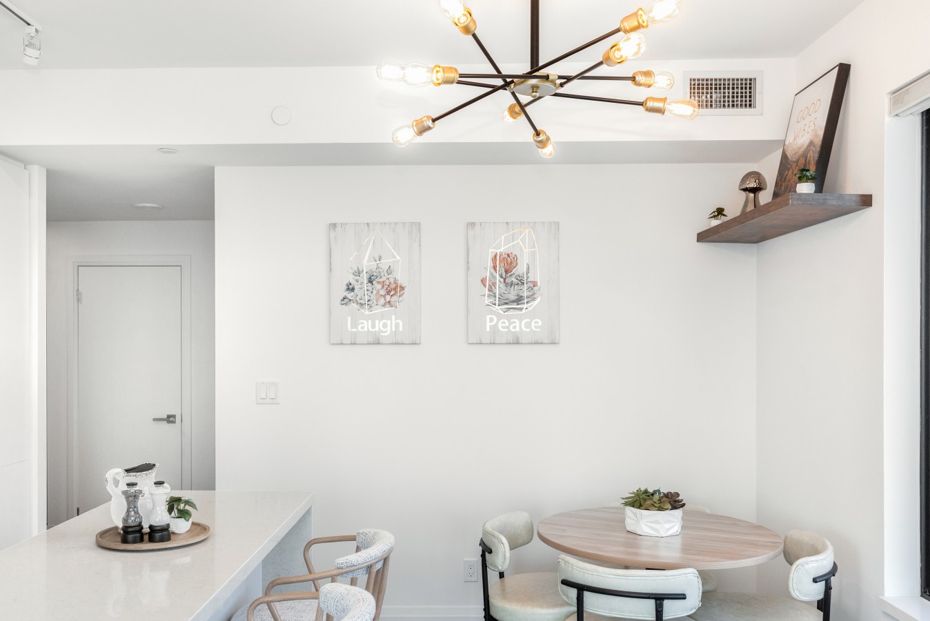 Sunset Retreat | 2BR/2BA | CN Tower View + Parking — furnished suite photo 9 in Mississauga