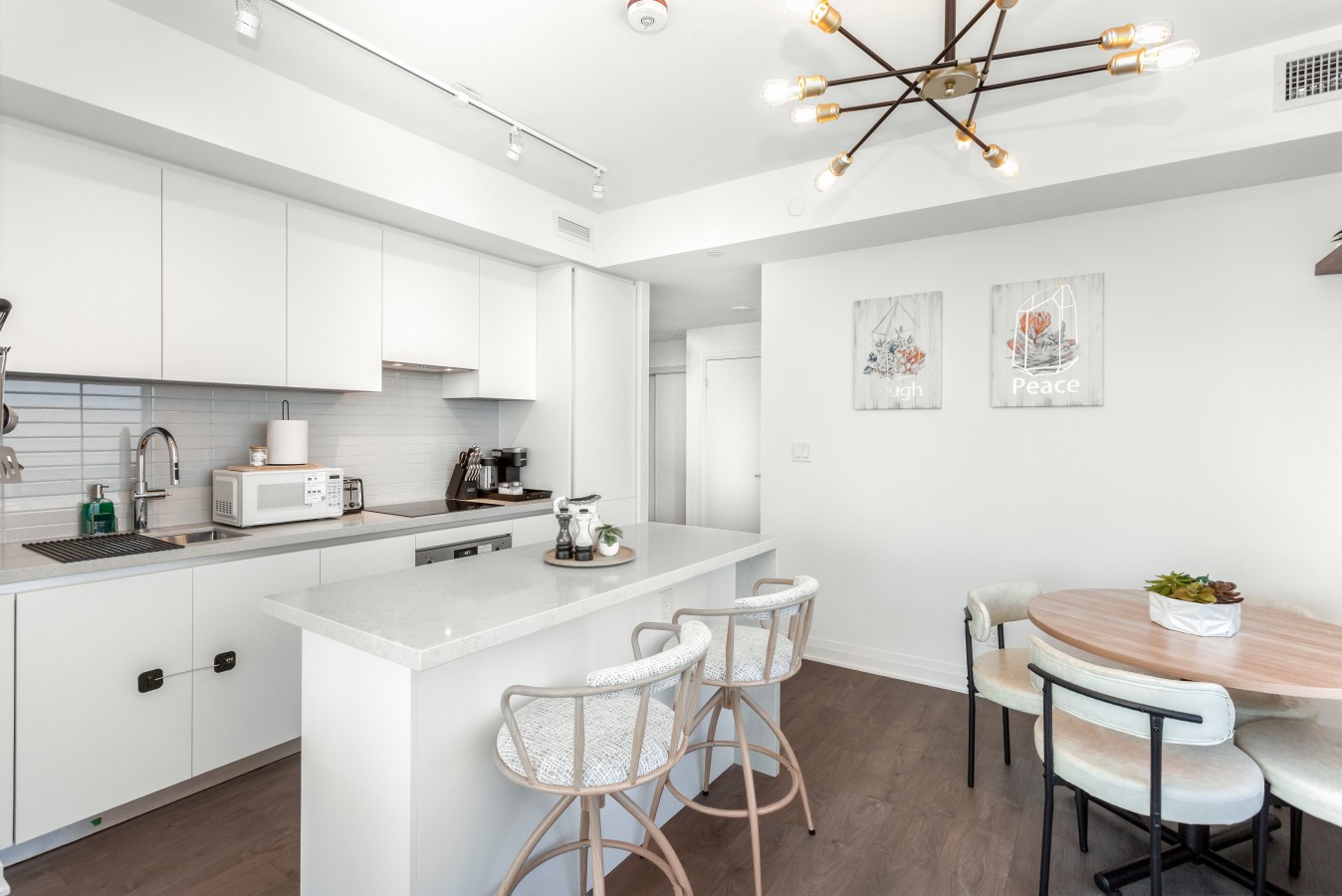 Sunset Retreat | 2BR/2BA | CN Tower View + Parking — furnished suite photo 22 in Mississauga