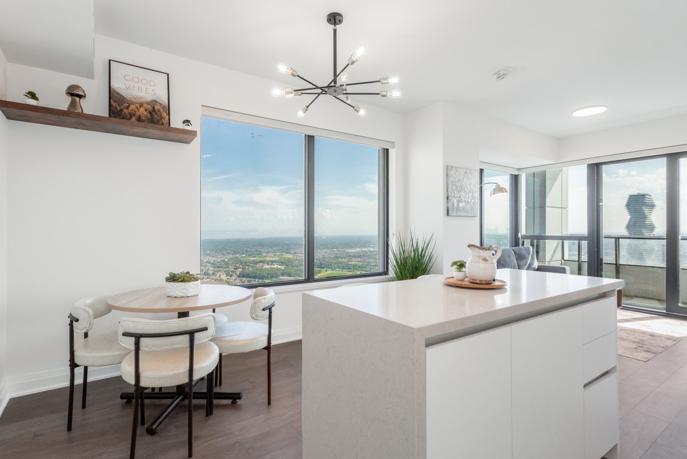 Sunset Retreat | 2BR/2BA | CN Tower View + Parking — furnished suite photo 19 in Mississauga
