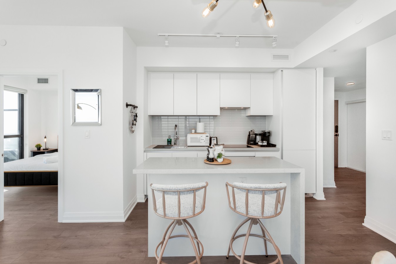 Sunset Retreat | 2BR/2BA | CN Tower View + Parking — furnished suite photo 34 in Mississauga