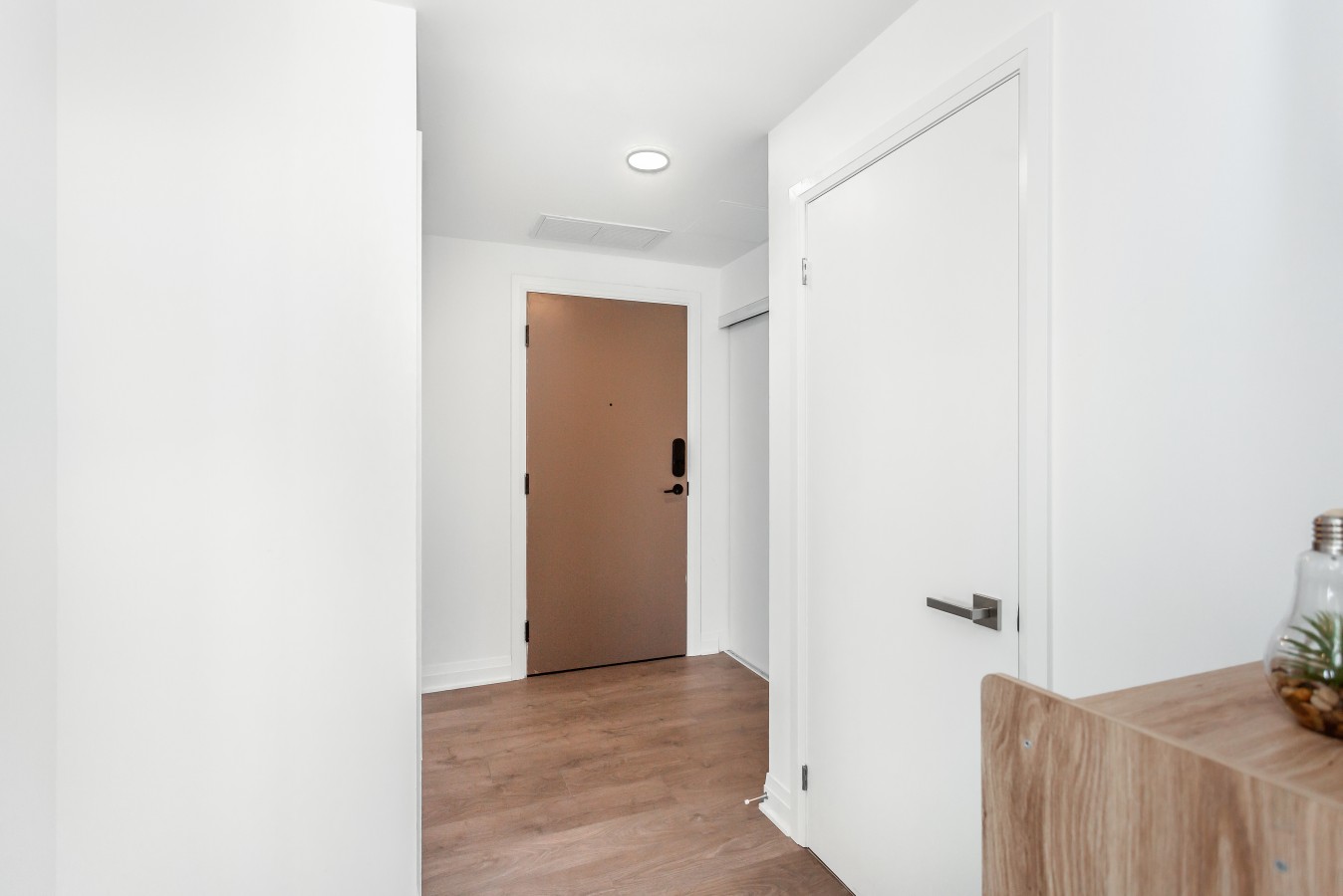 Sunset Retreat | 2BR/2BA | CN Tower View + Parking — furnished suite photo 20 in Mississauga