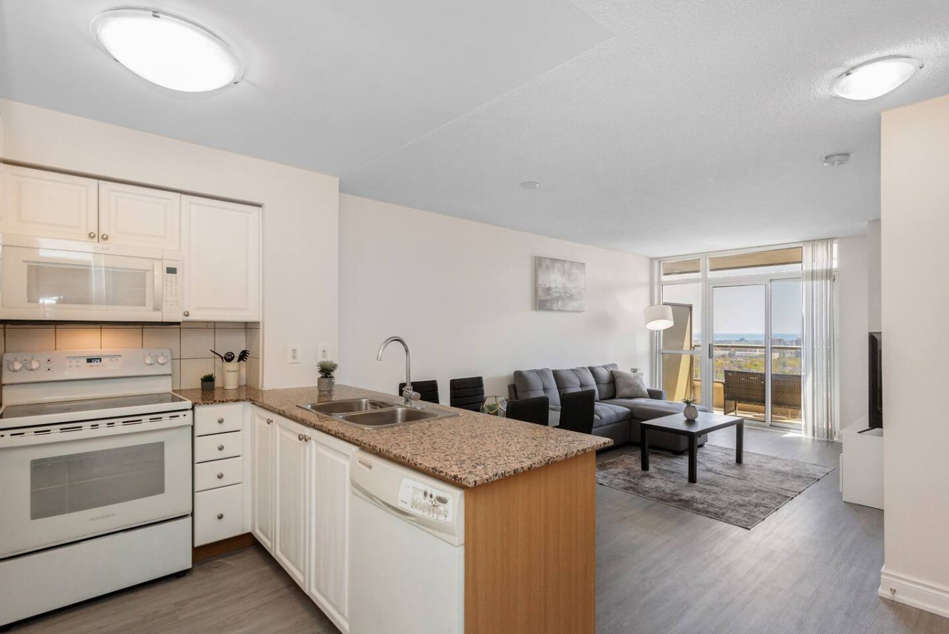 Stylish 2BR Retreat Steps to SQ1 | Prime Location — furnished suite photo 23 in Mississauga