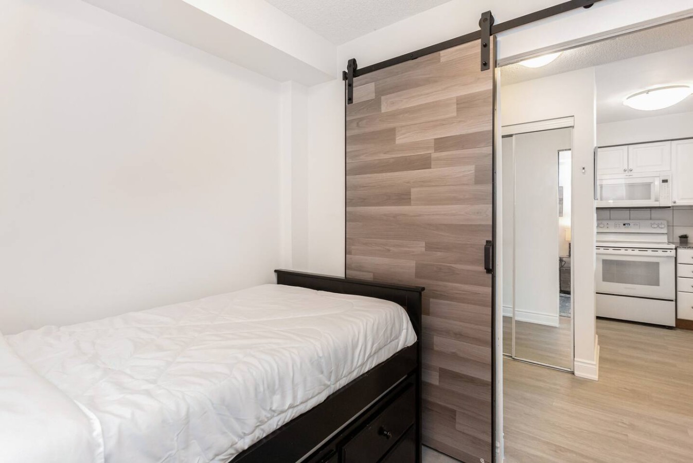 Stylish 2BR Retreat Steps to SQ1 | Prime Location — furnished suite photo 18 in Mississauga