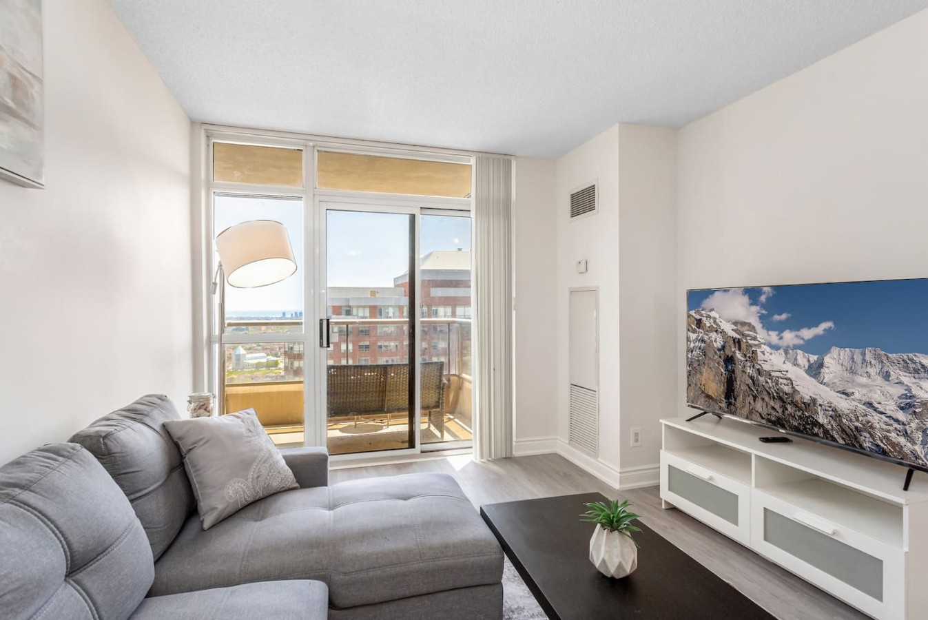 Stylish 2BR Retreat Steps to SQ1 | Prime Location — furnished suite photo 29 in Mississauga