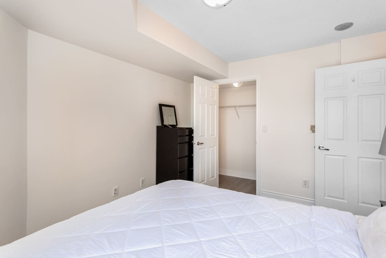 Stylish 2BR Retreat Steps to SQ1 | Prime Location — furnished suite photo 11 in Mississauga