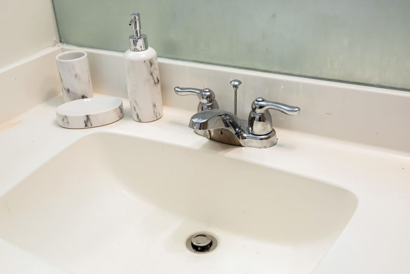Stylish 2BR Retreat Steps to SQ1 | Prime Location — furnished suite photo 20 in Mississauga