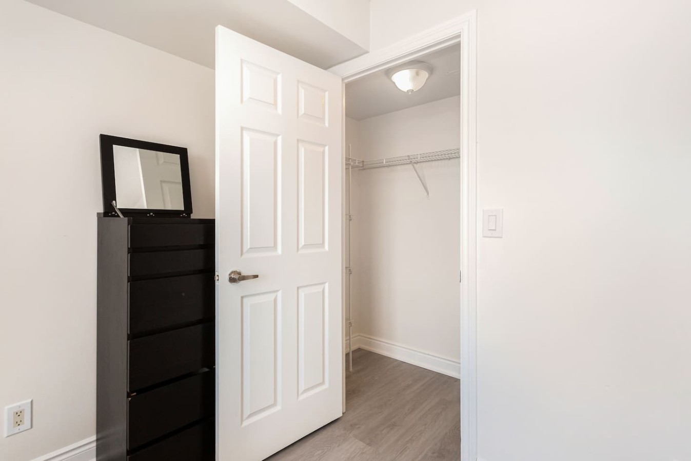 Stylish 2BR Retreat Steps to SQ1 | Prime Location — furnished suite photo 14 in Mississauga