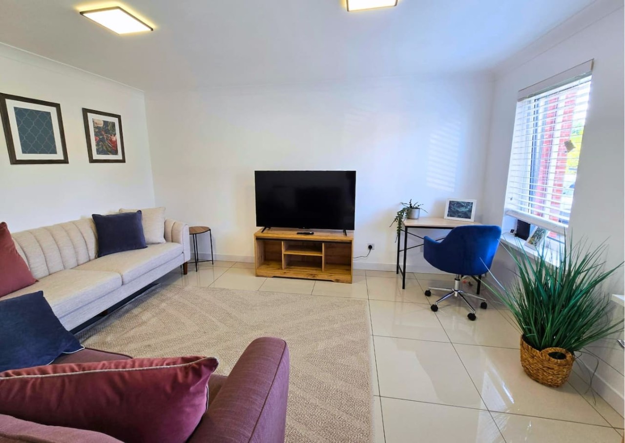 Cutters House*Sleeps 9*Groups*Contractors*Parking in 1 Cutter Close - Property image 13 - VivreStays