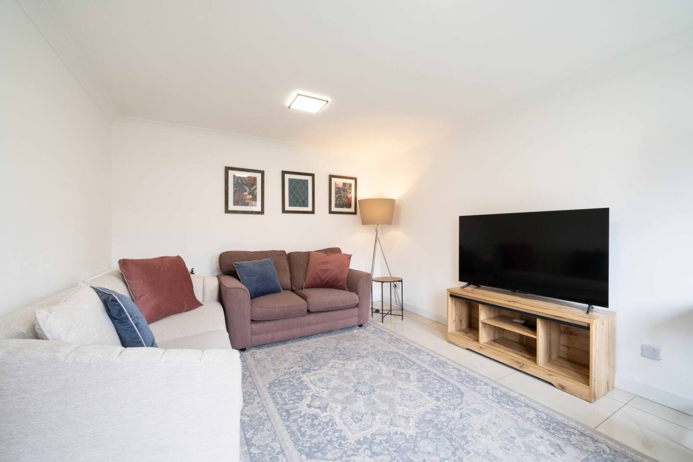 Cutters House*Sleeps 9*Groups*Contractors*Parking in 1 Cutter Close - Property image 5 - VivreStays