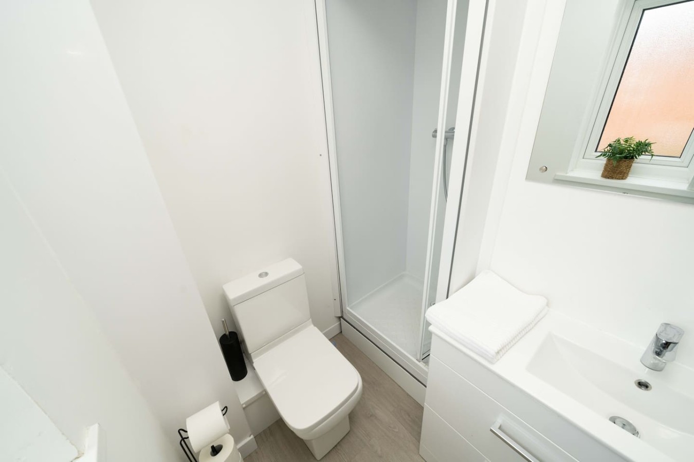 Cutters House*Sleeps 9*Groups*Contractors*Parking in 1 Cutter Close - Property image 32 - VivreStays