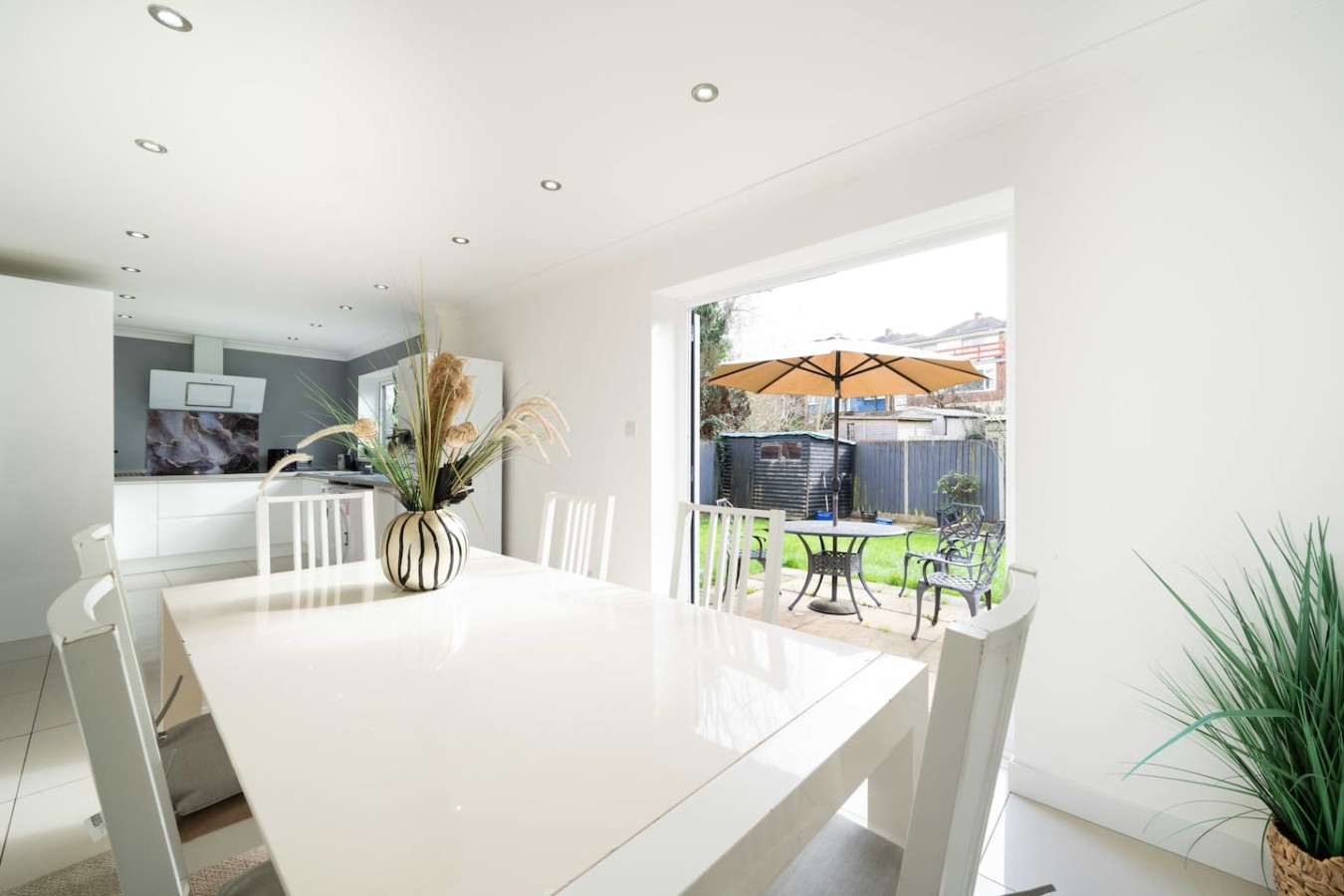Cutters House*Sleeps 9*Groups*Contractors*Parking in 1 Cutter Close - Property image 40 - VivreStays