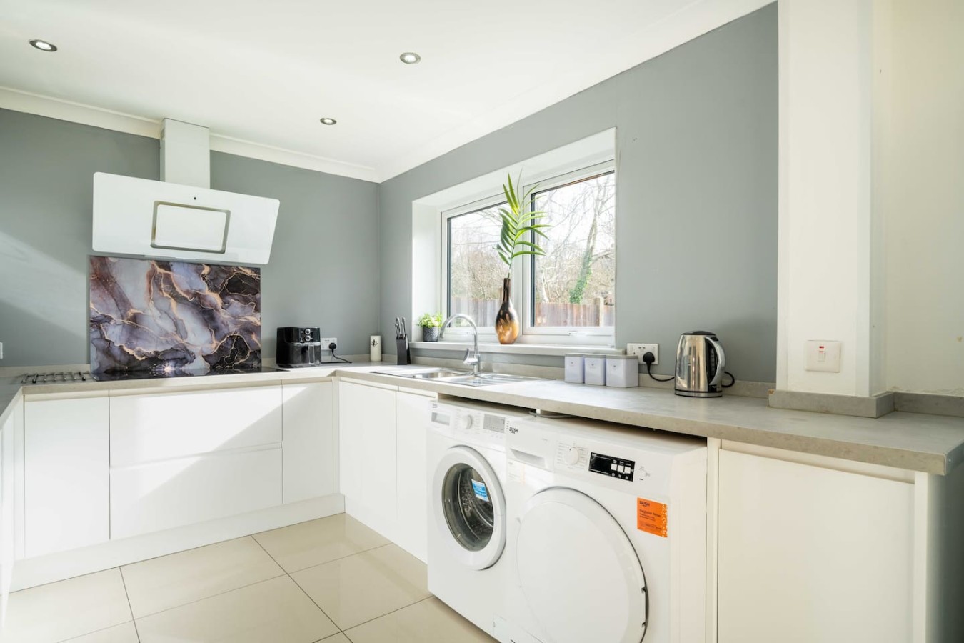 Cutters House*Sleeps 9*Groups*Contractors*Parking in 1 Cutter Close - Property image 22 - VivreStays