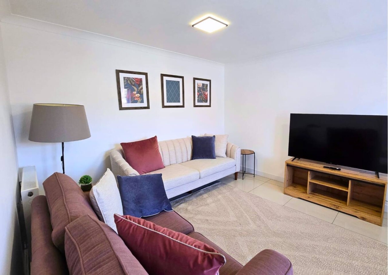 Cutters House*Sleeps 9*Groups*Contractors*Parking in 1 Cutter Close - Property image 8 - VivreStays