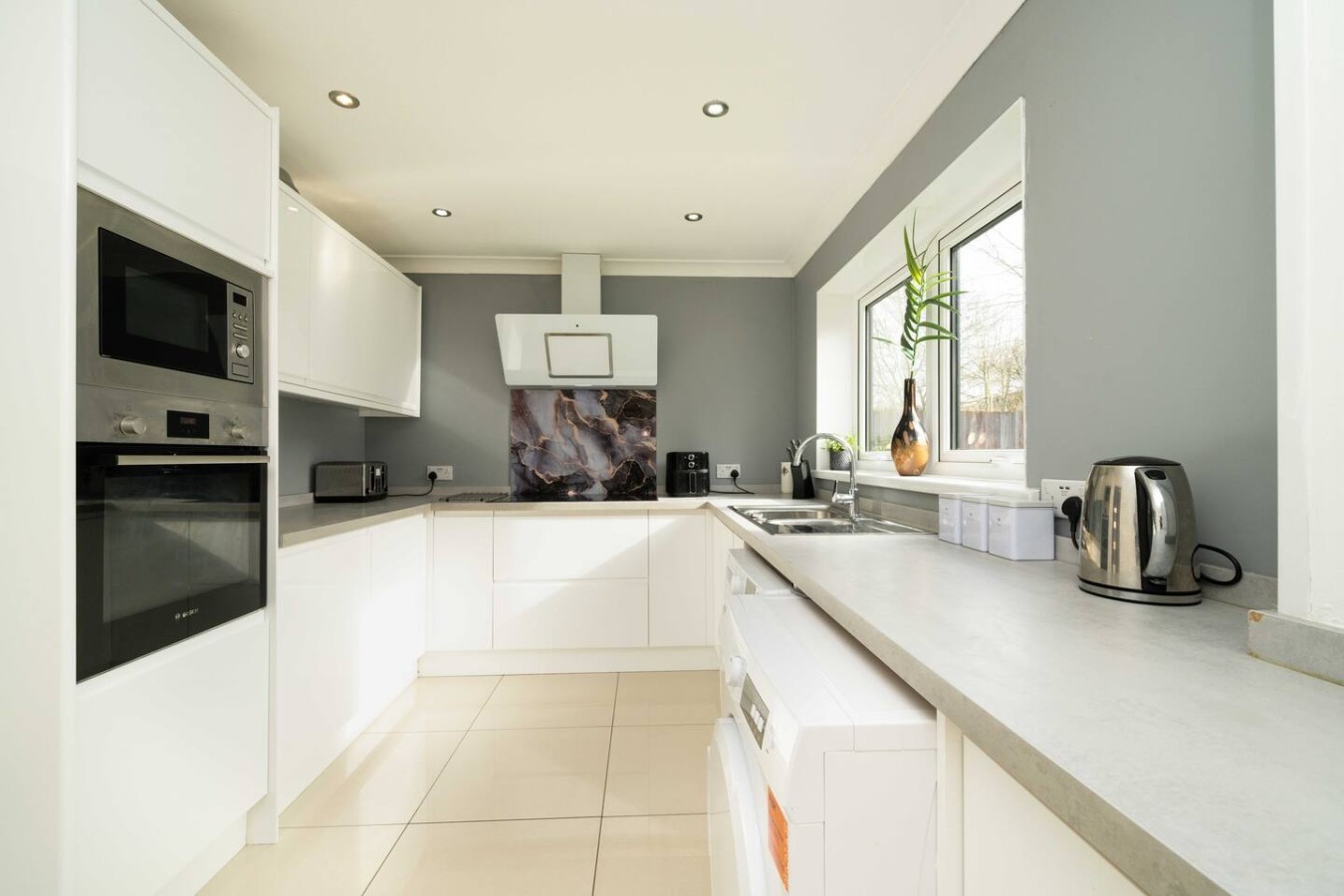 Cutters House*Sleeps 9*Groups*Contractors*Parking in 1 Cutter Close - Property image 4 - VivreStays