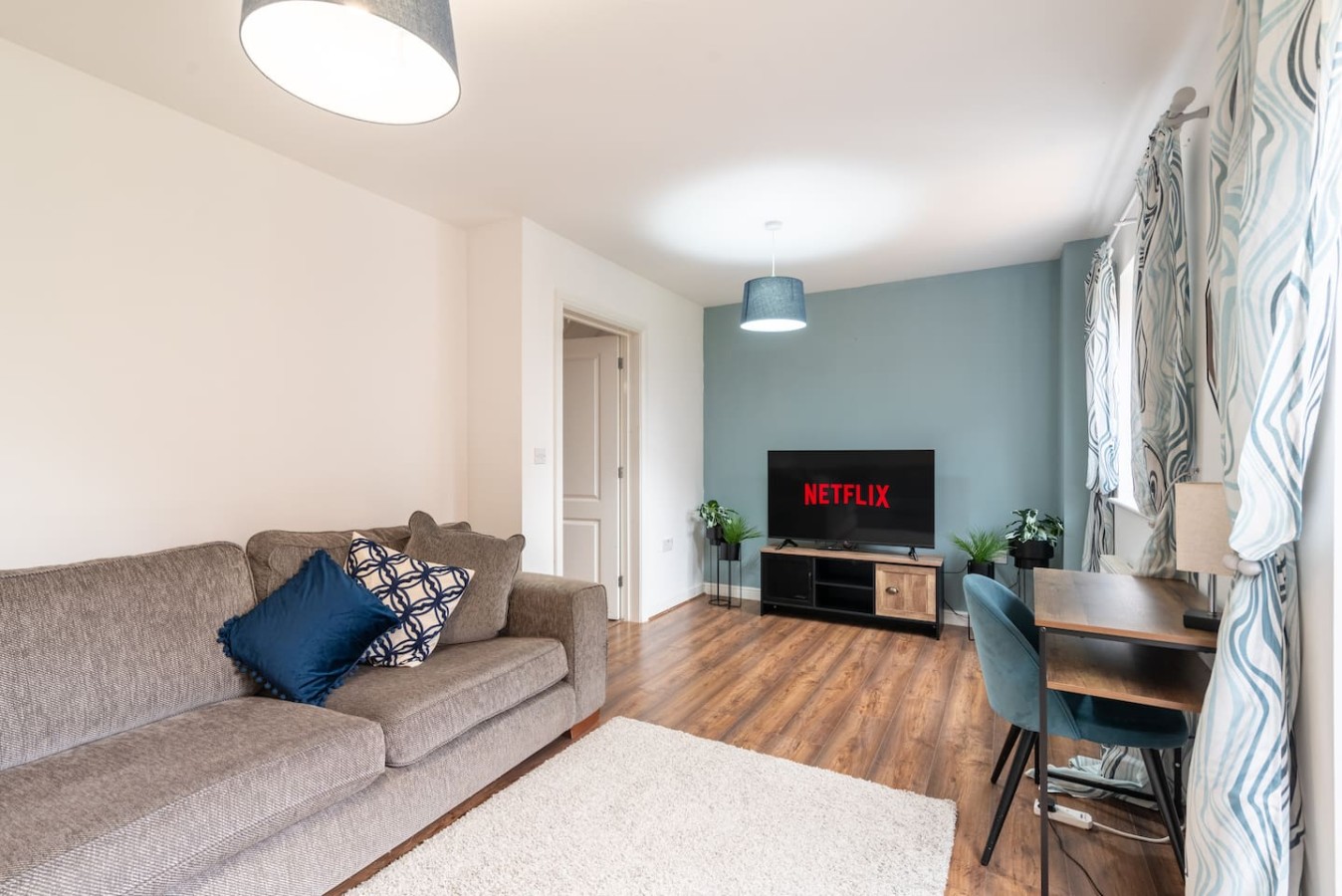 Mon Bank II* Contractors* Parking*Sleeps 5 in 73 Monmouth Castle Drive - Property image 3 - VivreStays
