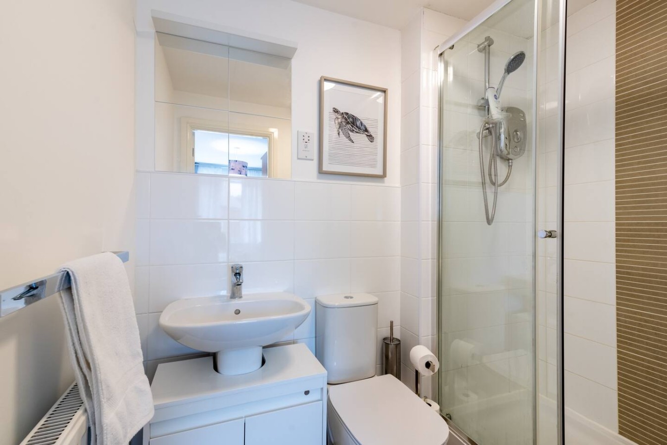 Mon Bank II* Contractors* Parking*Sleeps 5 in 73 Monmouth Castle Drive - Property image 16 - VivreStays