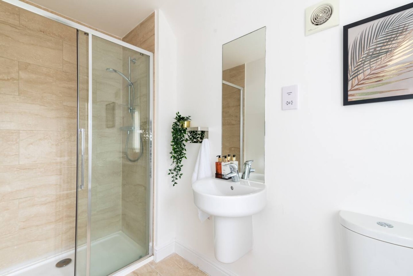 Mon Bank House*Parking*Contractors*Sleeps 6 in 48 Monmouth Castle Drive - Property image 6 - VivreStays