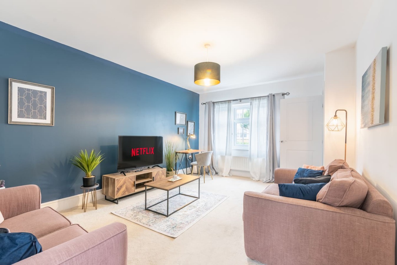 Mon Bank House*Parking*Contractors*Sleeps 6 in 48 Monmouth Castle Drive - Property image 3 - VivreStays