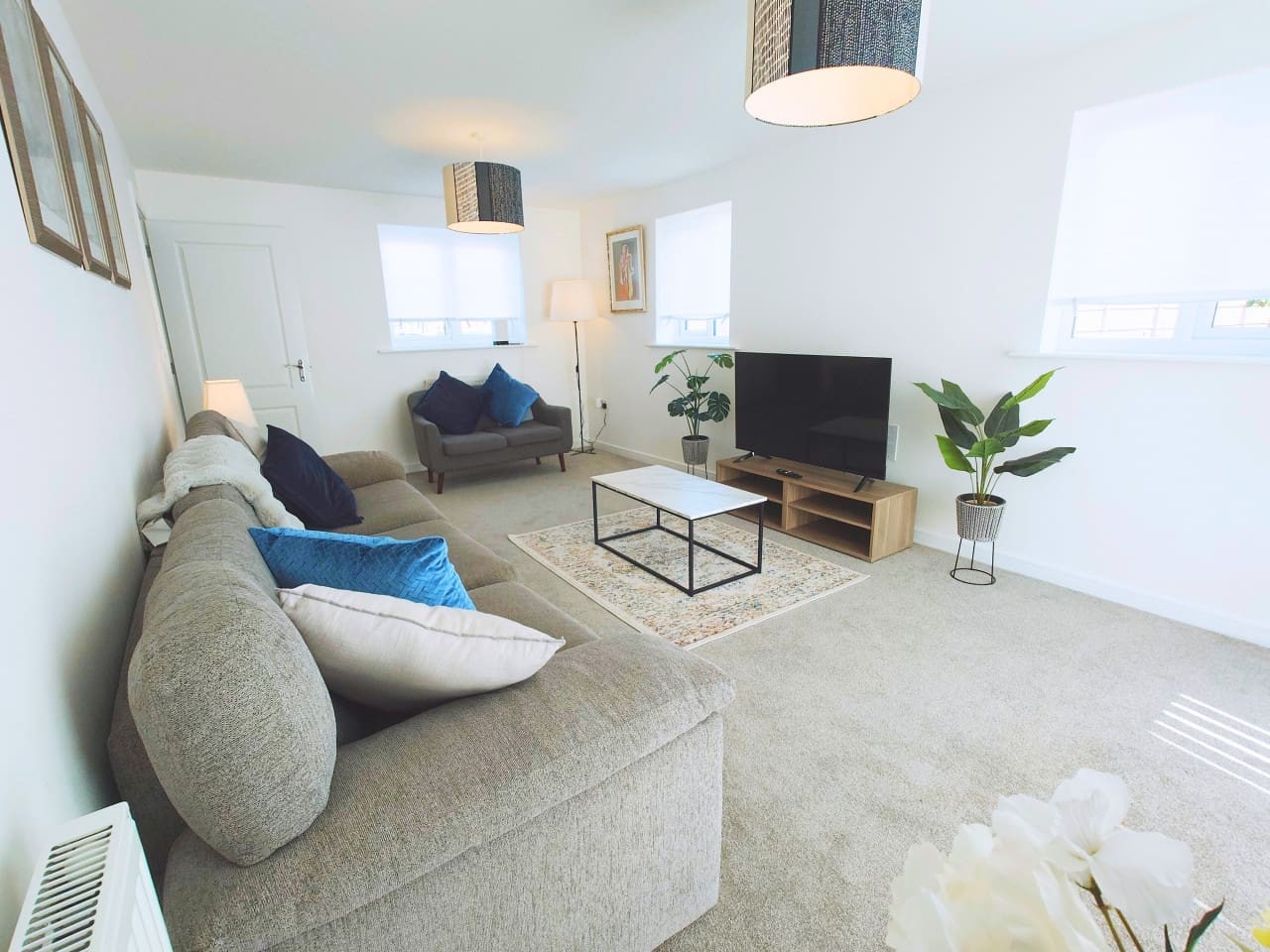 Glynn*House*Newport*sleeps 8*Groups*Parking in 45 Tandem Mill Road - Property image 2 - VivreStays