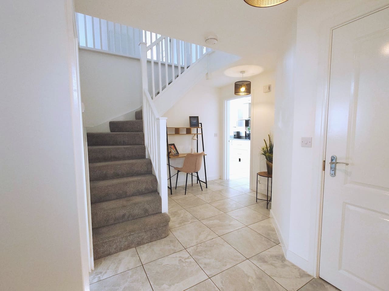 Glynn*House*Newport*sleeps 8*Groups*Parking in 45 Tandem Mill Road - Property image 18 - VivreStays