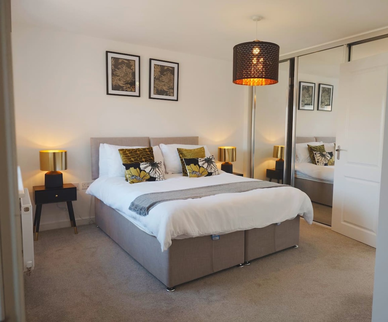 Glynn*House*Newport*sleeps 8*Groups*Parking in 45 Tandem Mill Road - Property image 8 - VivreStays