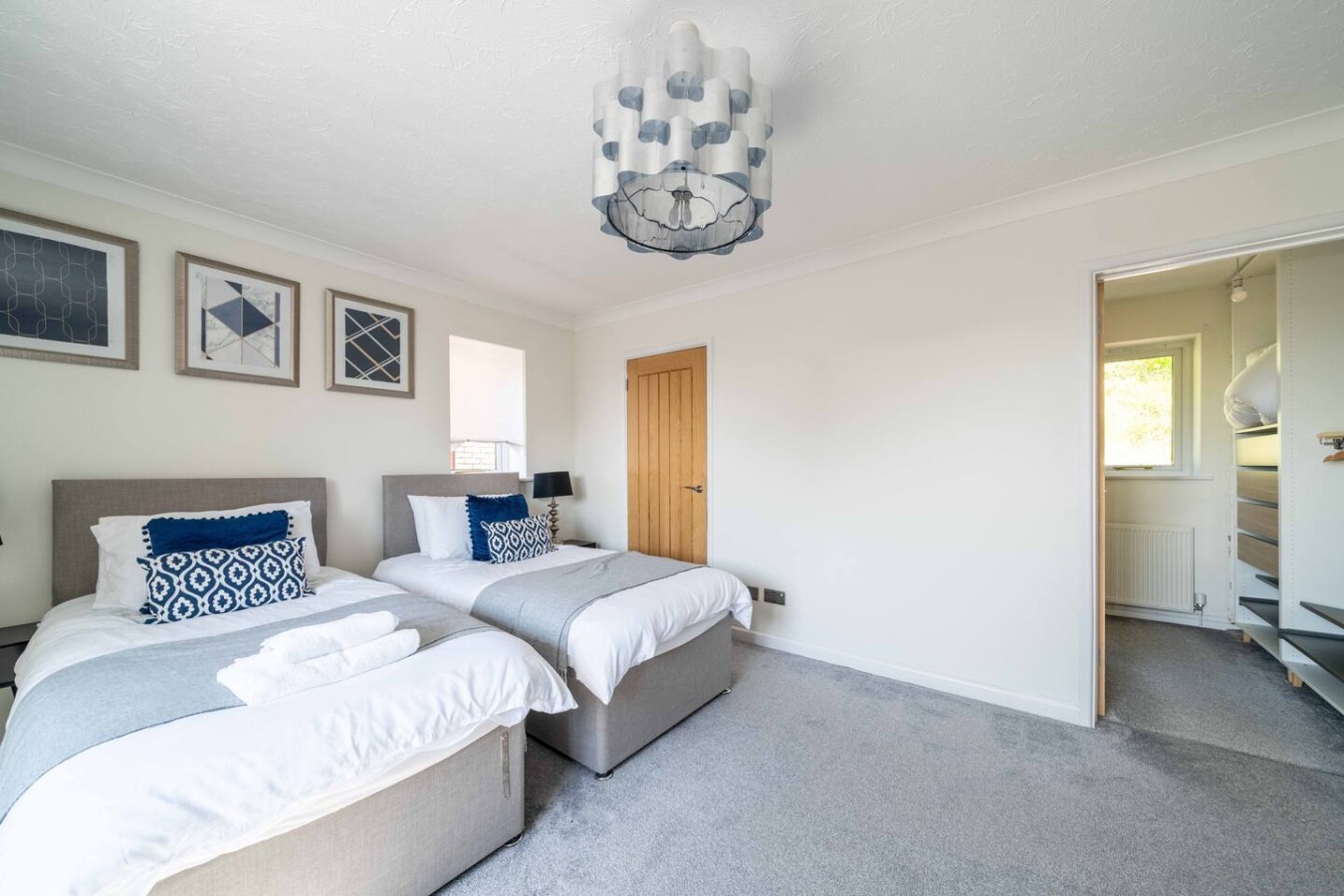 Horizon House*Sleeps 12*Parking*Corporate*Groups in 31 Glanwern Rise - Property image 27 - VivreStays