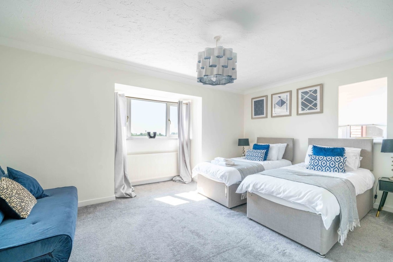 Horizon House*Sleeps 12*Parking*Corporate*Groups in 31 Glanwern Rise - Property image 18 - VivreStays