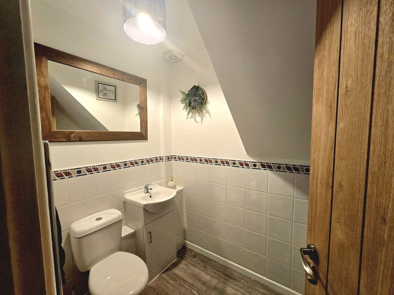 Horizon House*Sleeps 12*Parking*Corporate*Groups in 31 Glanwern Rise - Property image 10 - VivreStays