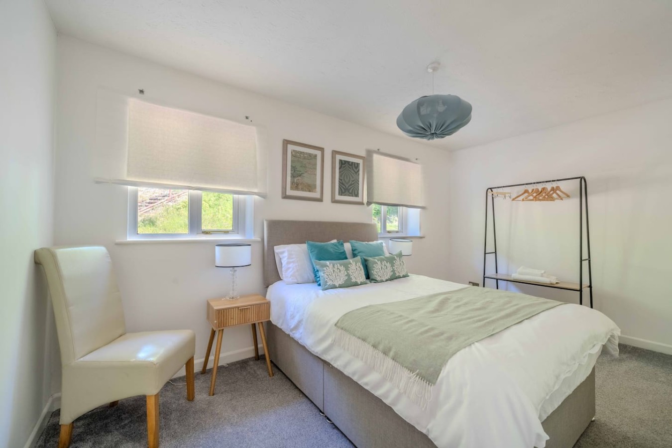 Horizon House*Sleeps 12*Parking*Corporate*Groups in 31 Glanwern Rise - Property image 5 - VivreStays