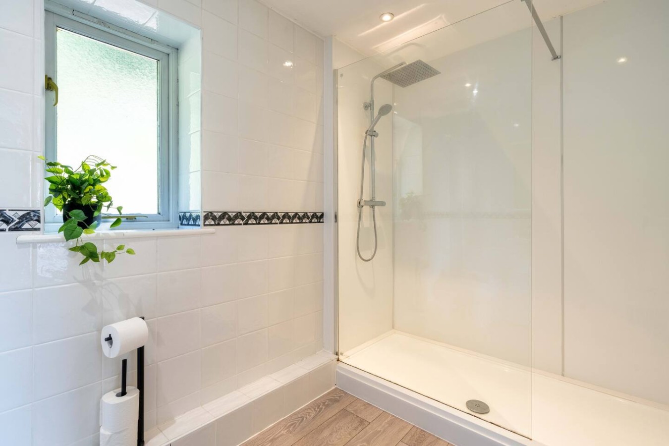 Horizon House*Sleeps 12*Parking*Corporate*Groups in 31 Glanwern Rise - Property image 4 - VivreStays