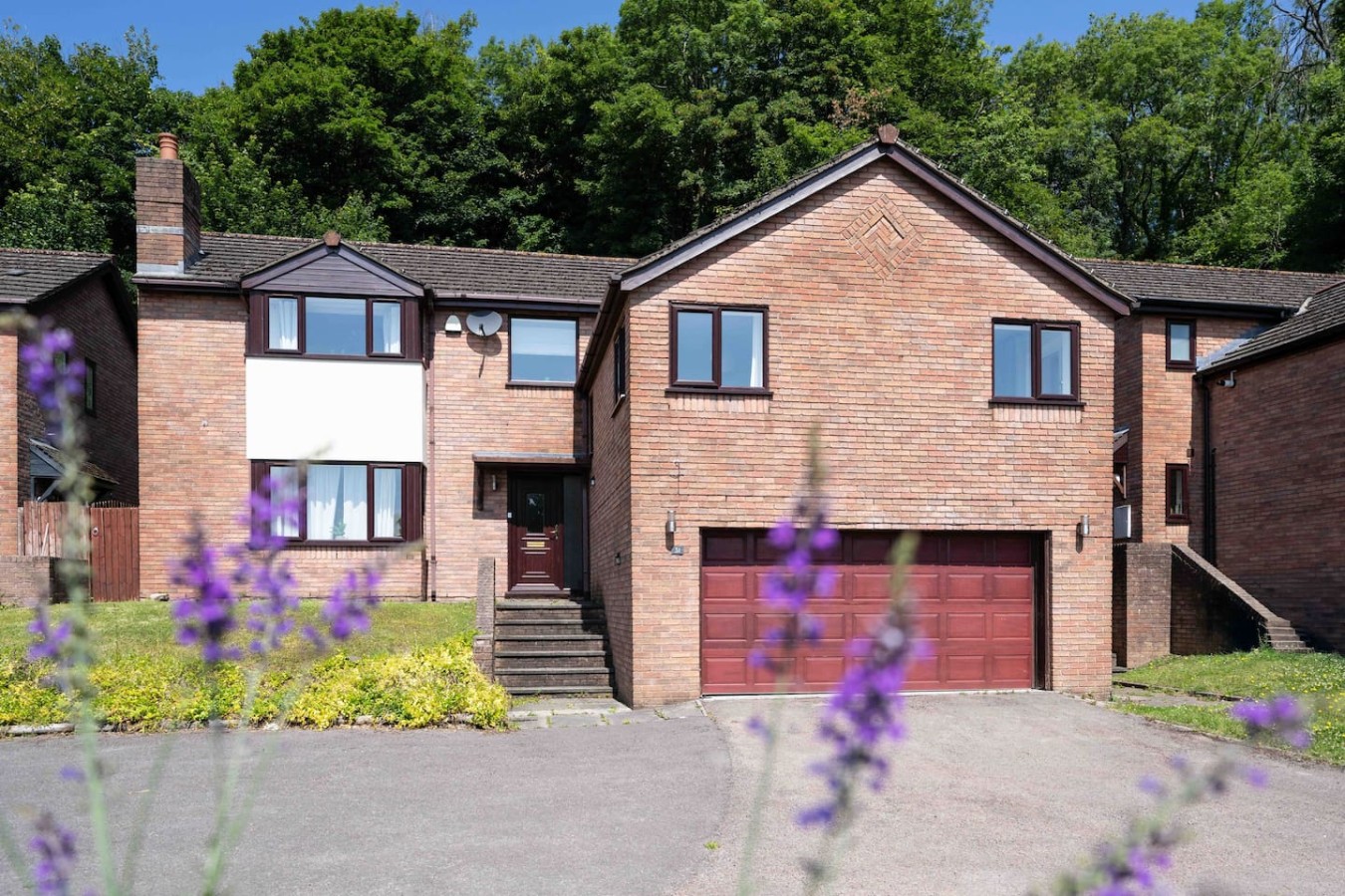 Horizon House*Sleeps 12*Parking*Corporate*Groups in 31 Glanwern Rise - Property image 6 - VivreStays