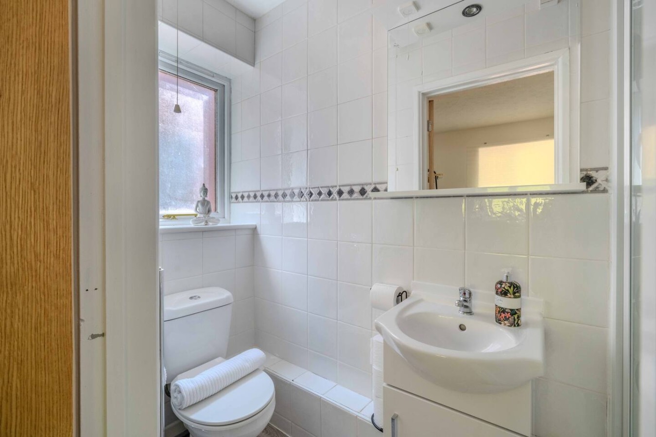 Horizon House*Sleeps 12*Parking*Corporate*Groups in 31 Glanwern Rise - Property image 23 - VivreStays