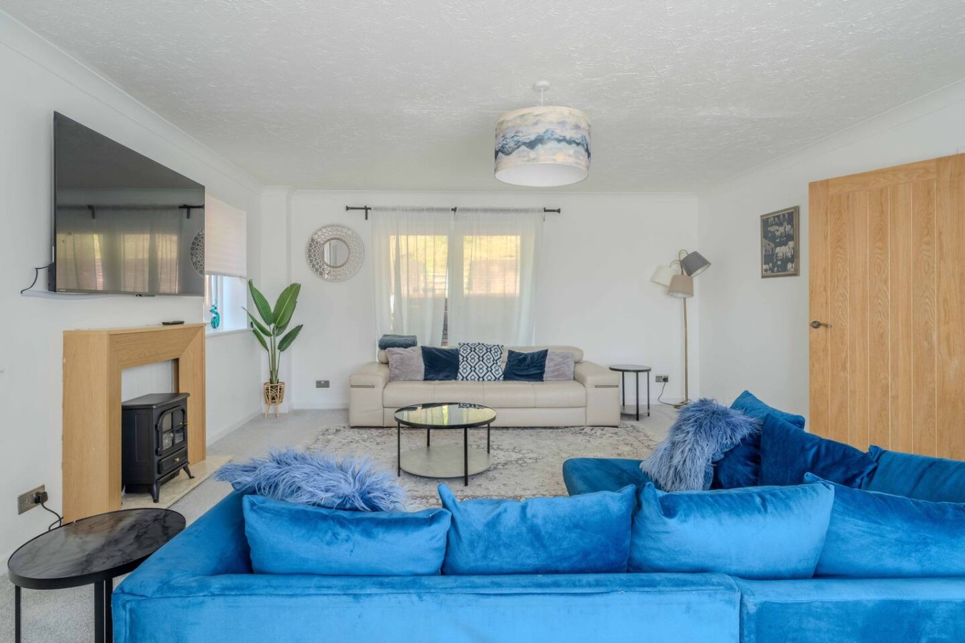 Horizon House*Sleeps 12*Parking*Corporate*Groups in 31 Glanwern Rise - Property image 12 - VivreStays