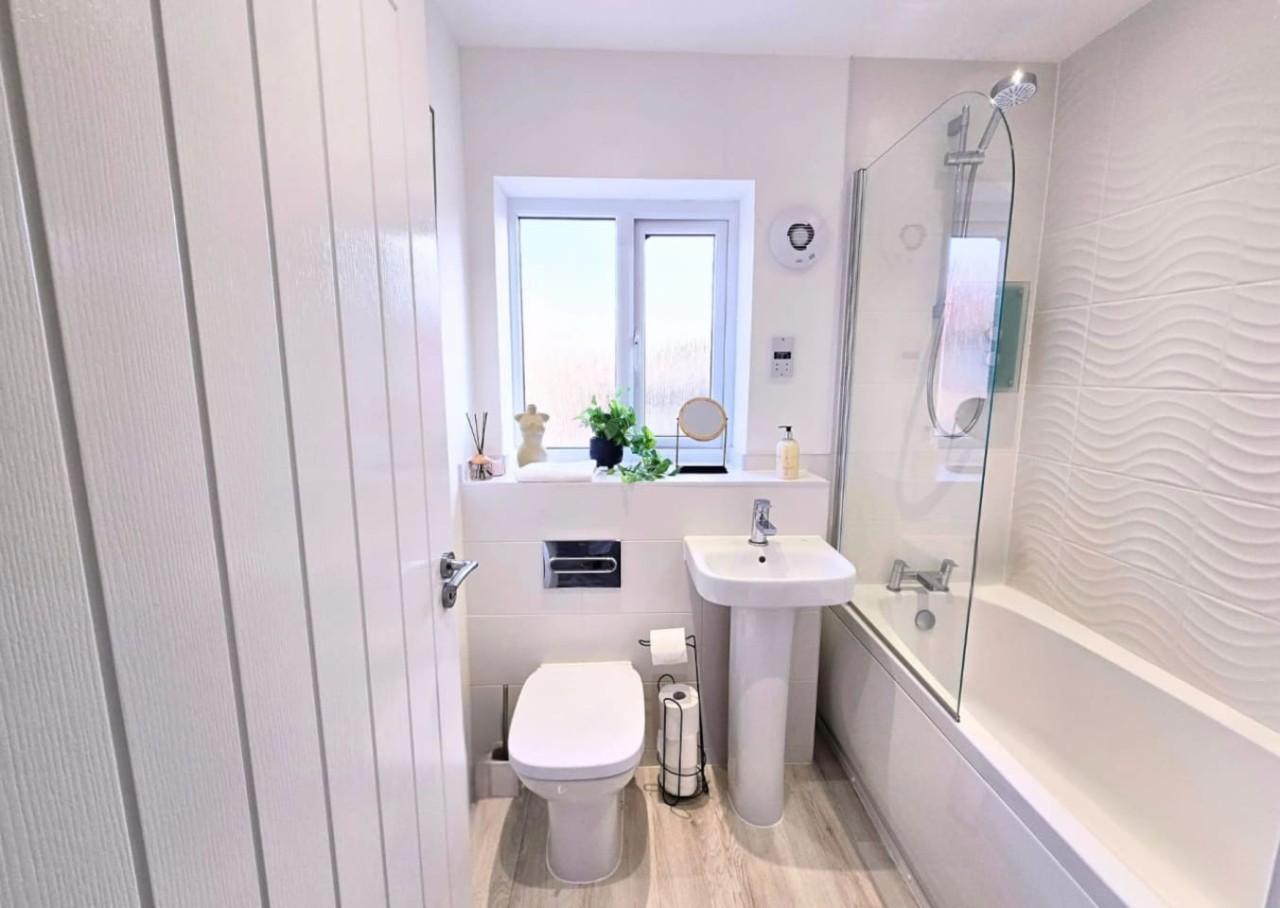 Wayfield House*Sleeps 5*Groups*Parking in 15 Chapel Field Way - Property image 4 - VivreStays