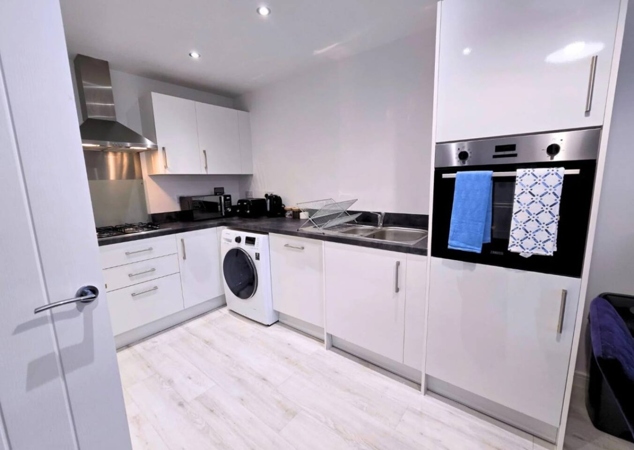 Wayfield House*Sleeps 5*Groups*Parking in 15 Chapel Field Way - Property image 10 - VivreStays