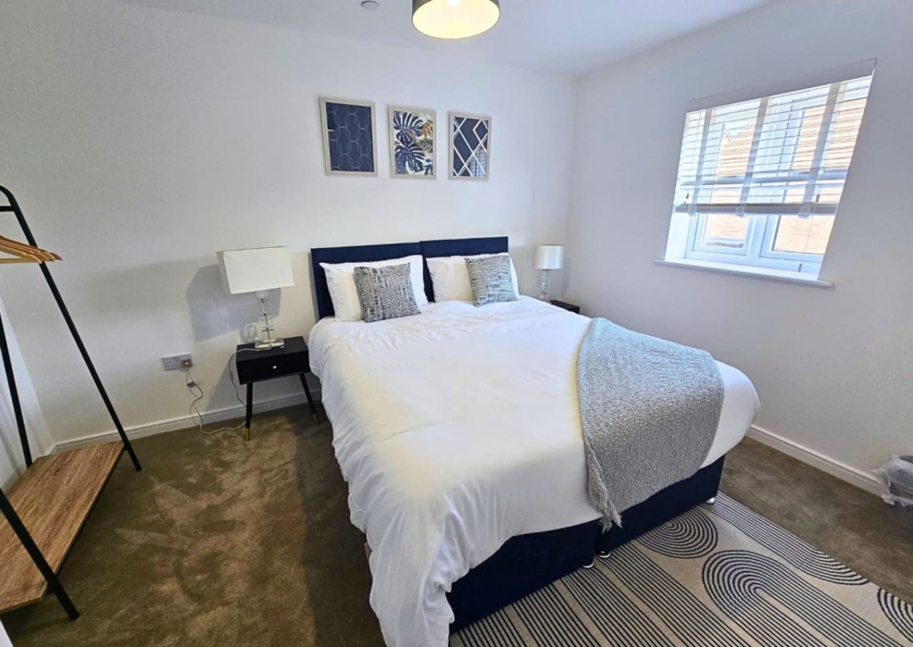 Wayfield House*Sleeps 5*Groups*Parking in 15 Chapel Field Way - Property image 3 - VivreStays