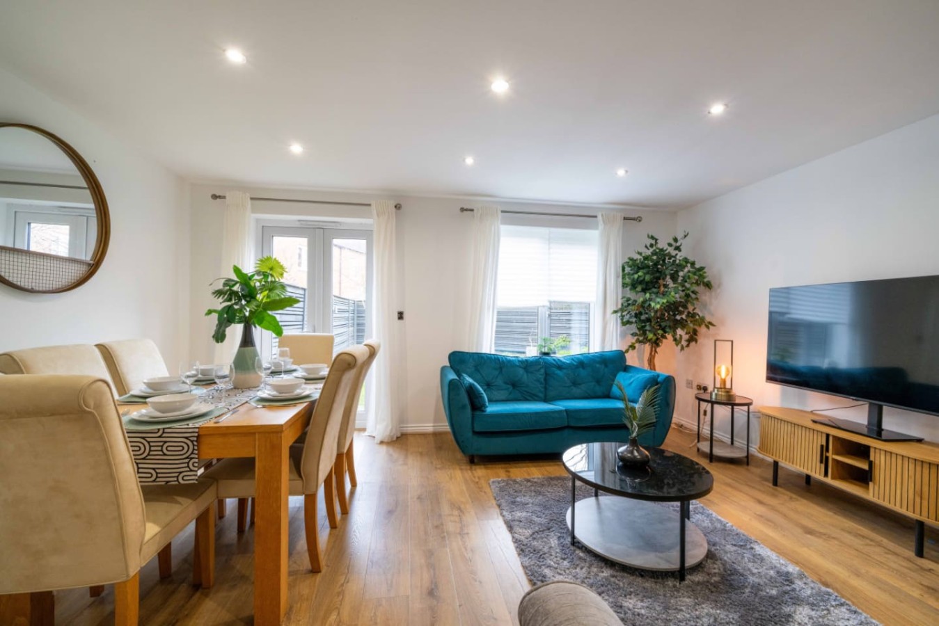 Lysaght House* Groups *Contractors *sleeps 5 in 28 Lysaght Gardens - Property image 17 - VivreStays