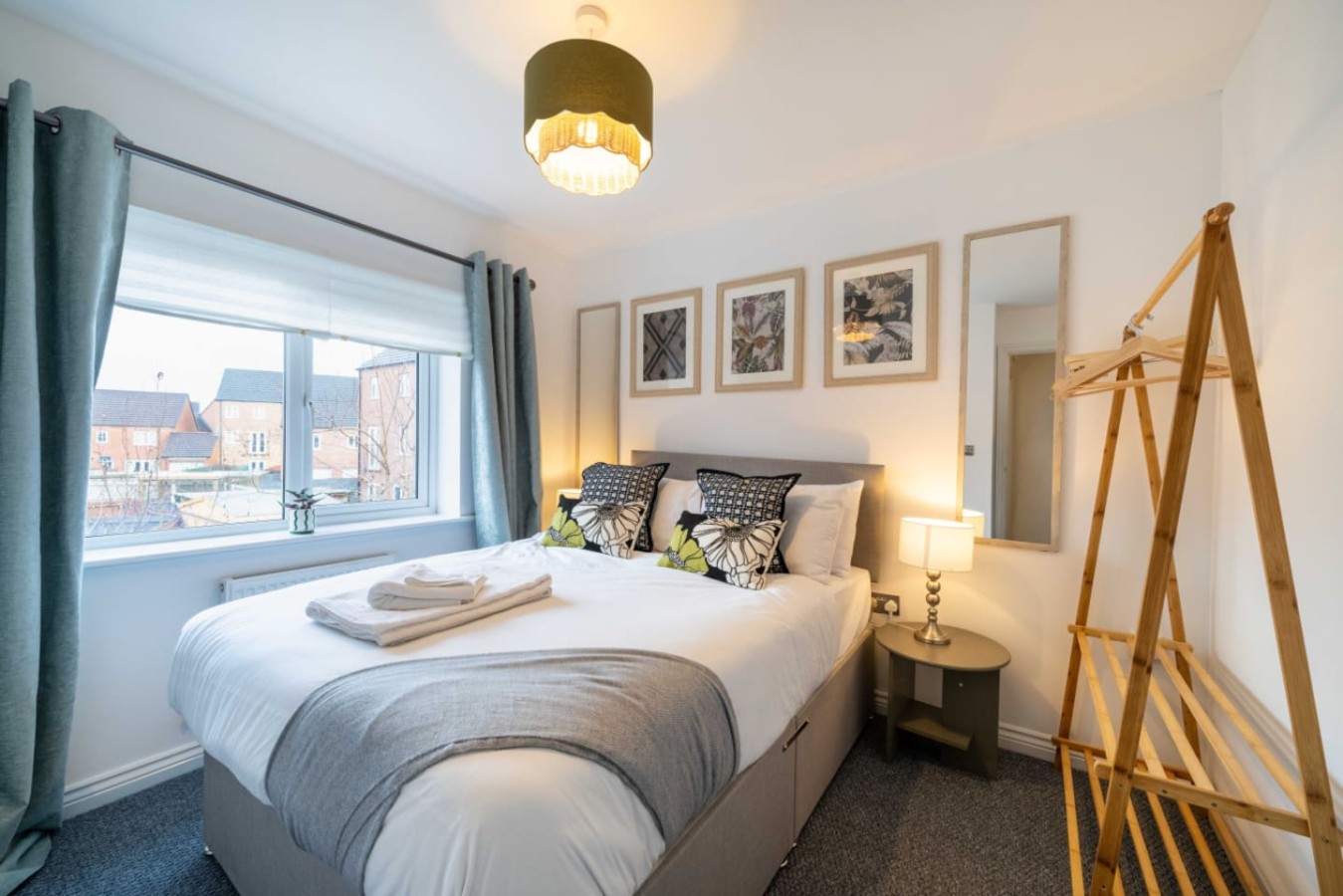 Lysaght House* Groups *Contractors *sleeps 5 in 28 Lysaght Gardens - Property image 4 - VivreStays