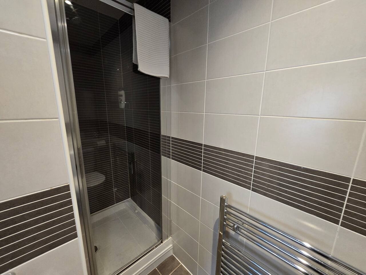 Lysaght House* Groups *Contractors *sleeps 5 in 28 Lysaght Gardens - Property image 32 - VivreStays
