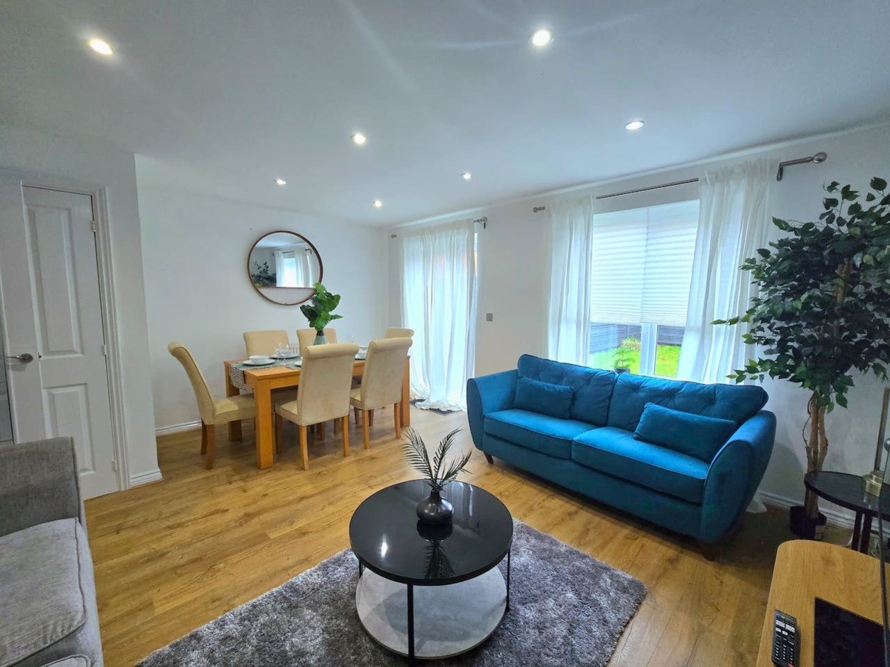 Lysaght House* Groups *Contractors *sleeps 5 in 28 Lysaght Gardens - Property image 36 - VivreStays