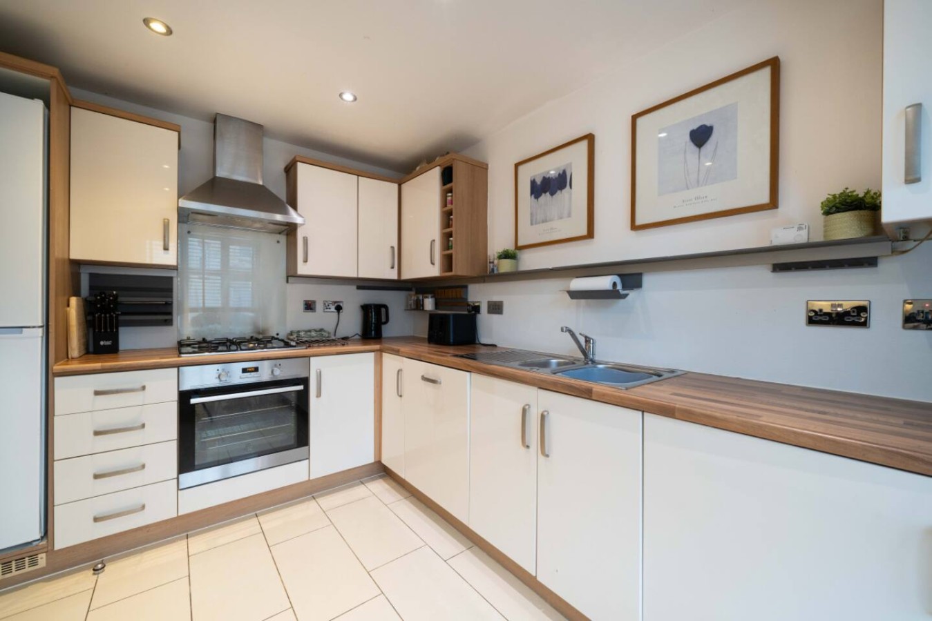 Lysaght House* Groups *Contractors *sleeps 5 in 28 Lysaght Gardens - Property image 27 - VivreStays