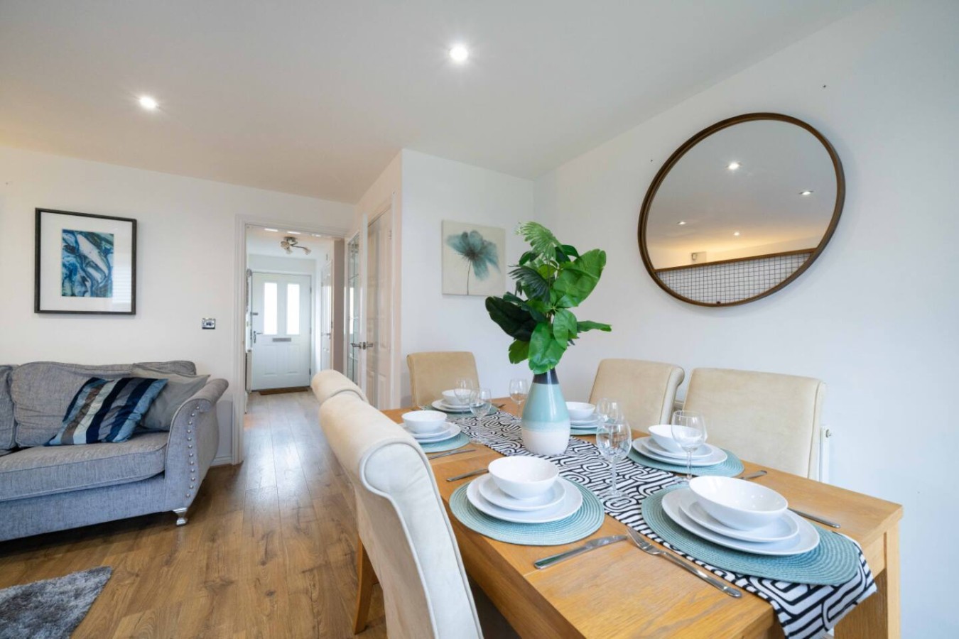 Lysaght House* Groups *Contractors *sleeps 5 in 28 Lysaght Gardens - Property image 9 - VivreStays