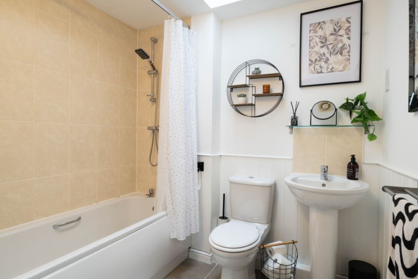 The Coach House, Charming 2 bed Apt, Free Parking in 12 Beading Close - Property image 15 - VivreStays